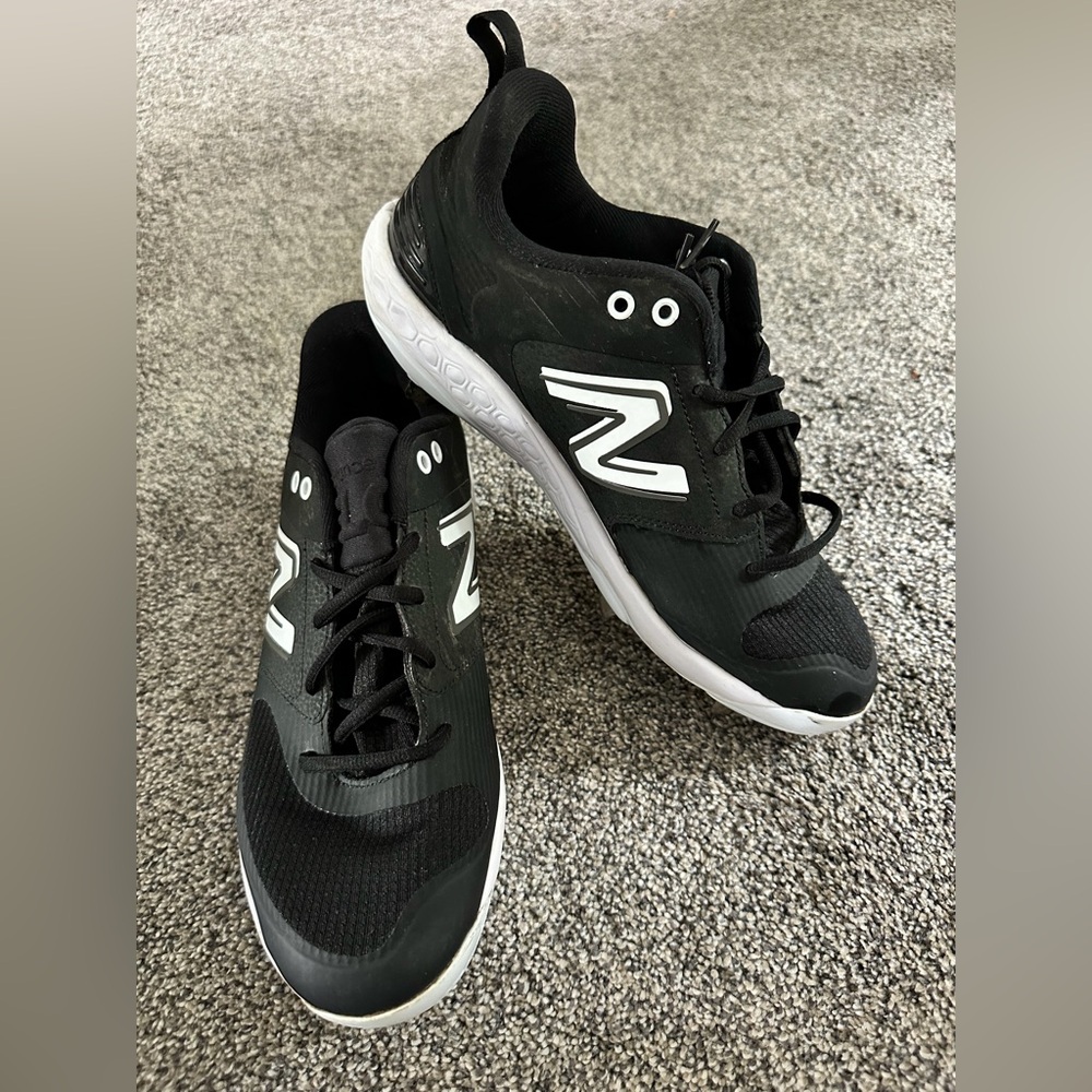 New Balance Woman’s Fresh Foam X Velo v3 Metal Softball Cleats Size 10.5